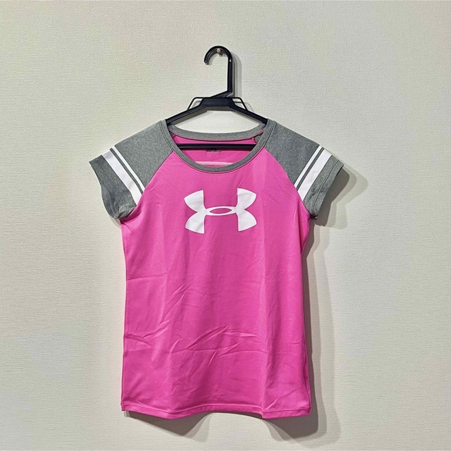 UNDER ARMOUR(アンダーアーマー)のUNDER ARMOR アンダーアーマー Tシャツ ピンク 男女兼用 キッズ/ベビー/マタニティのキッズ服女の子用(90cm~)(Tシャツ/カットソー)の商品写真