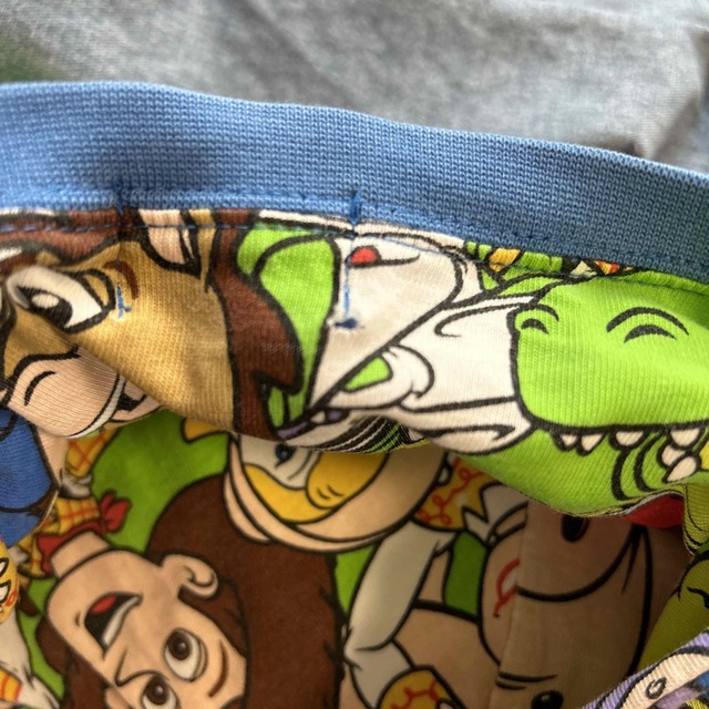 Disney(ディズニー)のディズニー　トイストーリー　総柄Tシャツ レディースのトップス(Tシャツ(半袖/袖なし))の商品写真