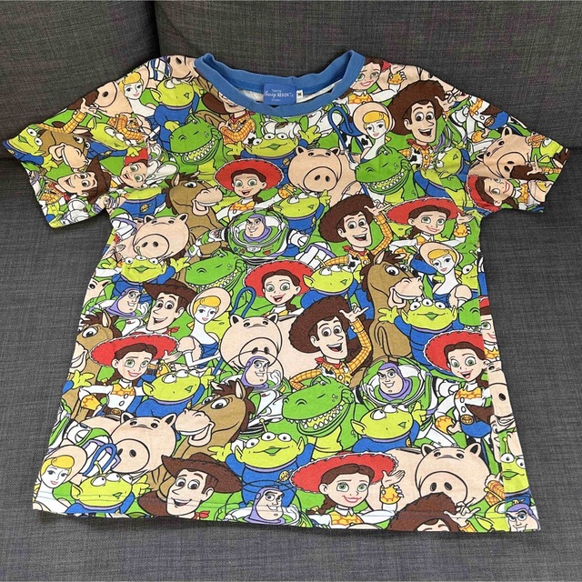 Disney(ディズニー)のディズニー　トイストーリー　総柄Tシャツ レディースのトップス(Tシャツ(半袖/袖なし))の商品写真