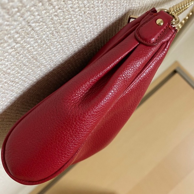 COACH(コーチ)のコーチ/coach ショルダーバック 赤 金チェーン 24x17x4㎝ 約5万円 レディースのバッグ(ショルダーバッグ)の商品写真