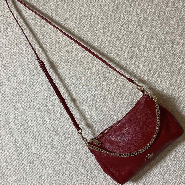 COACH(コーチ)のコーチ/coach ショルダーバック 赤 金チェーン 24x17x4㎝ 約5万円 レディースのバッグ(ショルダーバッグ)の商品写真