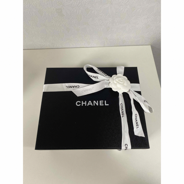 CHANEL(シャネル)のCHANEL ホワイトストラップサンダル　ゴールドロゴ レディースの靴/シューズ(サンダル)の商品写真