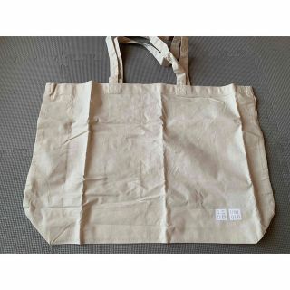 ユニクロ(UNIQLO)のユニクロ　UNIQLO トートバッグ　トート　未使用　大きめ　白　ロゴ(エコバッグ)