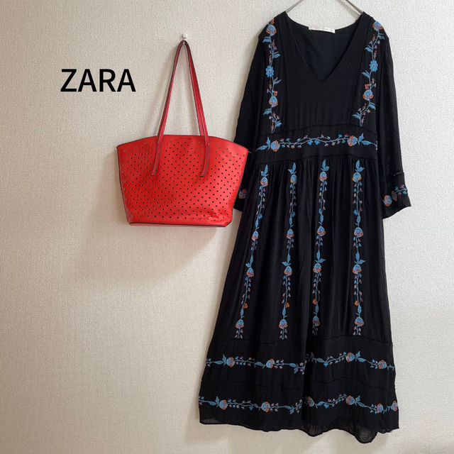 ZARA(ザラ)の【美品】ZARA 刺繍ワンピース 黒 レディースのワンピース(ロングワンピース/マキシワンピース)の商品写真