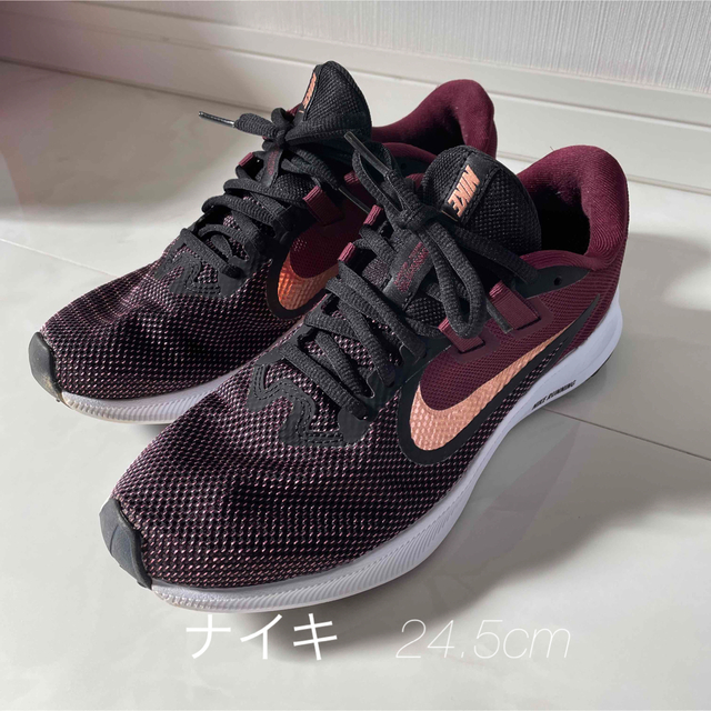 NIKE(ナイキ)のナイキ　ダウンシフター　マルーン×ブラック　24.5cm レディースの靴/シューズ(スニーカー)の商品写真