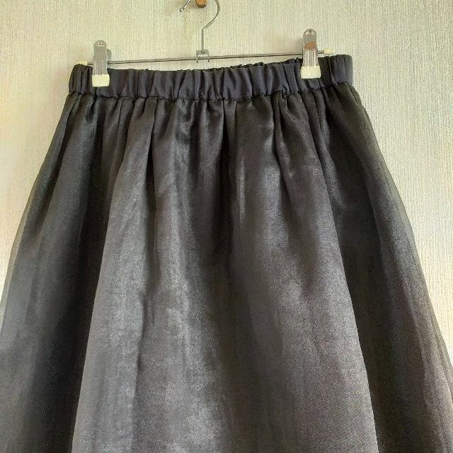 23区(ニジュウサンク)の新品 23区 オーガンジー 黒 フレアスカート レディースのスカート(ひざ丈スカート)の商品写真