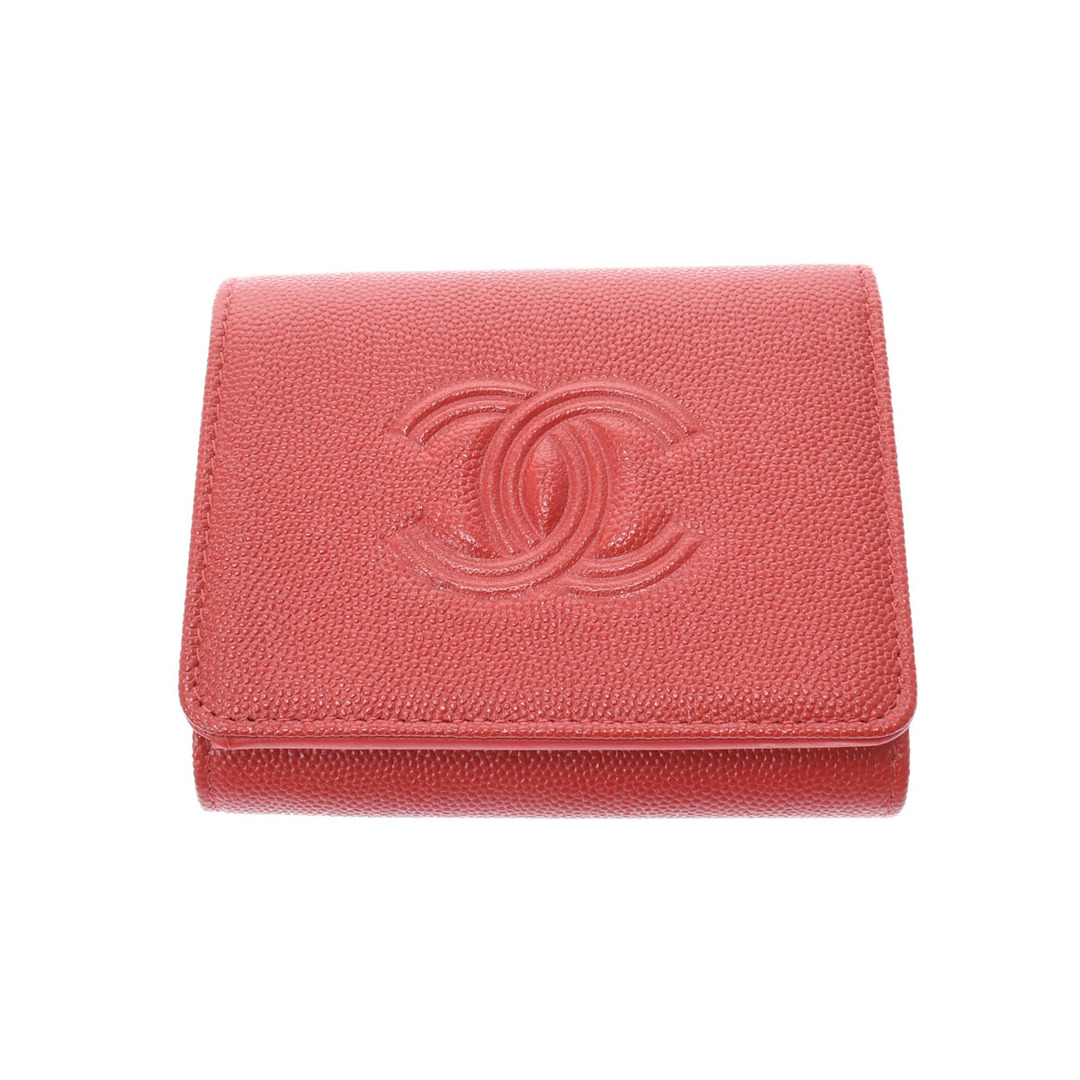 CHANEL(シャネル)の未使用 シャネル CHANEL 30番台 レディース 三つ折り財布 レッド  グレインドカーフスキン レディースのファッション小物(財布)の商品写真