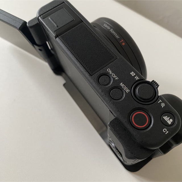 SONY(ソニー)の【美品】SONY VLOGCAM ZV-1(B) SGキット 液晶保護フィルム付 スマホ/家電/カメラのカメラ(コンパクトデジタルカメラ)の商品写真