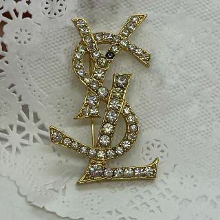 【4,000円OFF お値引き】イヴサンローラン YSL YVES SAINT LAURENT ブローチ アクセサリー ロゴデザイン 金色 ゴールドカラー レディース メンズ 【 Bランク】☆送料無料☆ 当店通常価格 47,800円