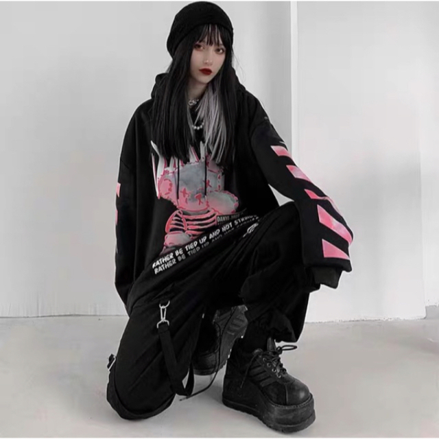 再入荷❤️病みかわ 熊 クマさん ビッグシルエット パーカー 黒 韓国 長袖の通販 by さら♡お値下げ歓迎♡プロフ必読|ラクマ 人気 レディース ロゴ トレーナー パーカー クマ くま 韓国 海外 病みかわ