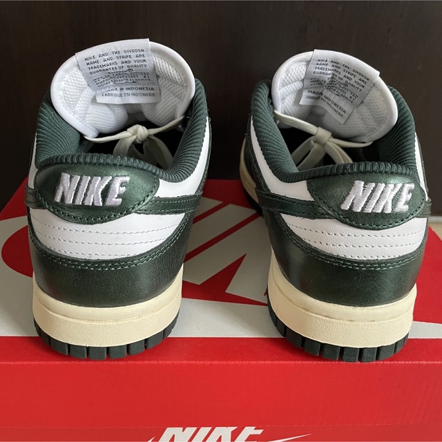 NIKE(ナイキ)のNike WMNS Dunk Low "Vintage Green" 23.5 レディースの靴/シューズ(スニーカー)の商品写真