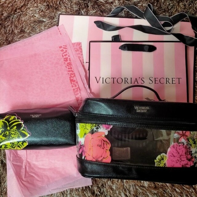 Victoria's Secret(ヴィクトリアズシークレット)の新品 ギフト用 ビクトリアシークレットVictoria's secret ポーチ レディースのバッグ(トートバッグ)の商品写真