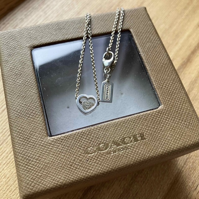 COACH(コーチ)のコーチ　ハート　ネックレス　シルバー レディースのアクセサリー(ネックレス)の商品写真