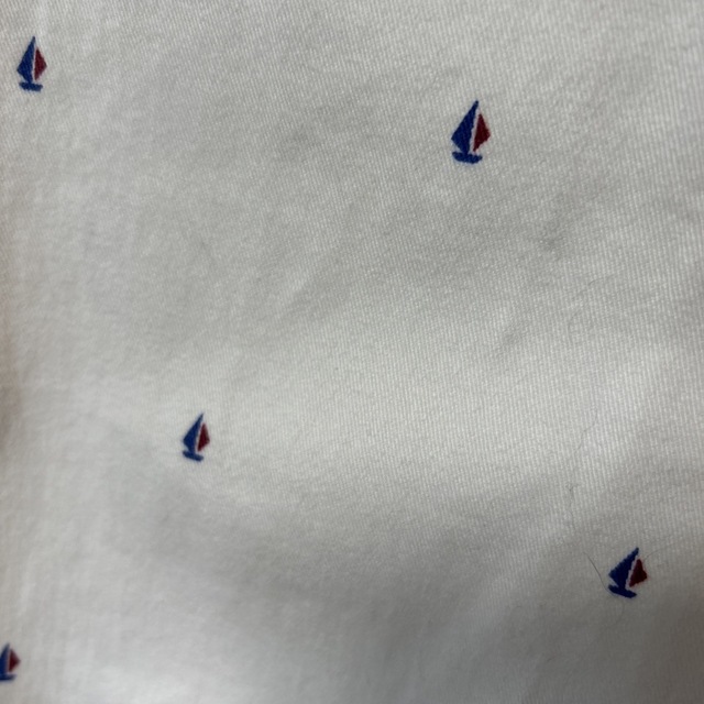 UNIQLO(ユニクロ)のユニクロ　白地紺赤ヨット柄クロップドパンツ　73c レディースのパンツ(クロップドパンツ)の商品写真