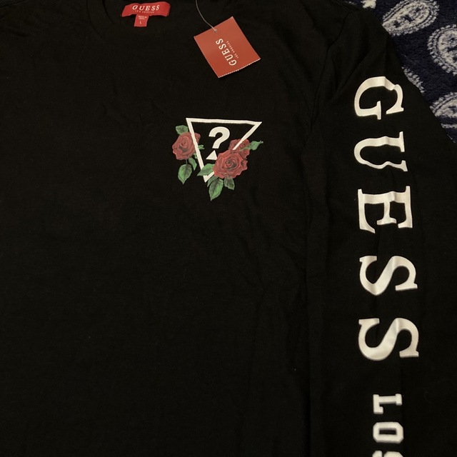 GUESS(ゲス)のLA限定 激レア新品 GUESS 薔薇 ロンT ゲス 長袖Tシャツ 黒 L バラ メンズのトップス(Tシャツ/カットソー(七分/長袖))の商品写真