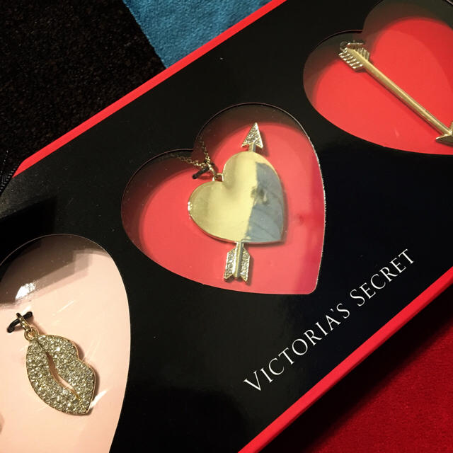 Victoria's Secret(ヴィクトリアズシークレット)のVICTORIA'S SECRET チャーム ネックレス レディースのアクセサリー(ネックレス)の商品写真