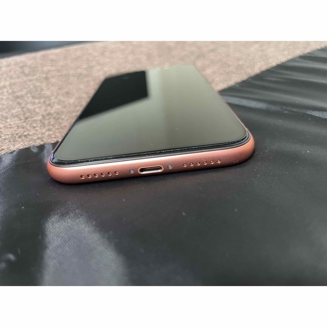 Apple(アップル)のiPhone XR Coral 128 GB 美品 SIMフリー スマホ/家電/カメラのスマートフォン/携帯電話(スマートフォン本体)の商品写真