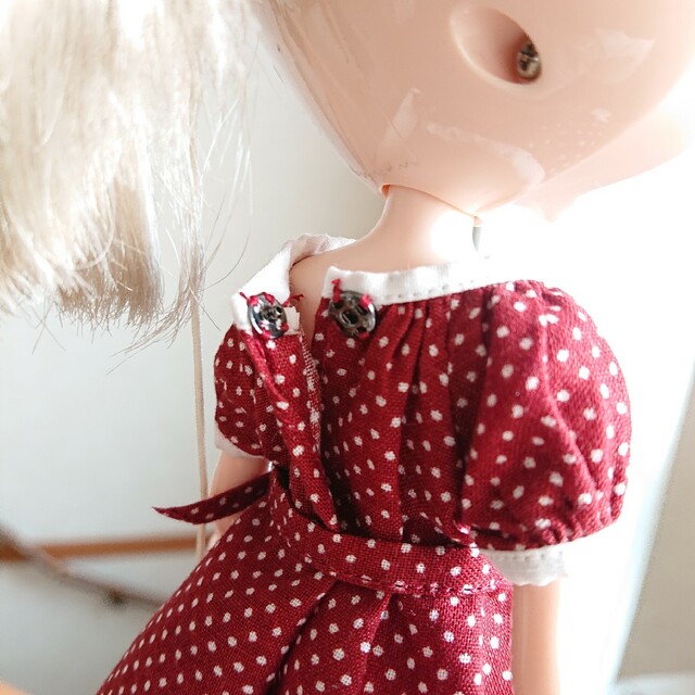 Takara Tomy(タカラトミー)の【ハンドメイド】22-27cmドール アウトフィット ラグラン ワンピース 赤 ハンドメイドのぬいぐるみ/人形(人形)の商品写真