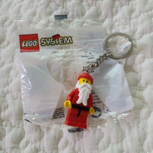 Lego(レゴ)のLEGO キーホルダー　サンタクロース エンタメ/ホビーのおもちゃ/ぬいぐるみ(キャラクターグッズ)の商品写真