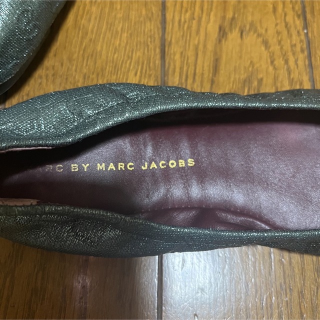 MARC BY MARC JACOBS(マークバイマークジェイコブス)のMARC BY MARCJACOBS ラメグリーン フラットシューズ レディースの靴/シューズ(バレエシューズ)の商品写真