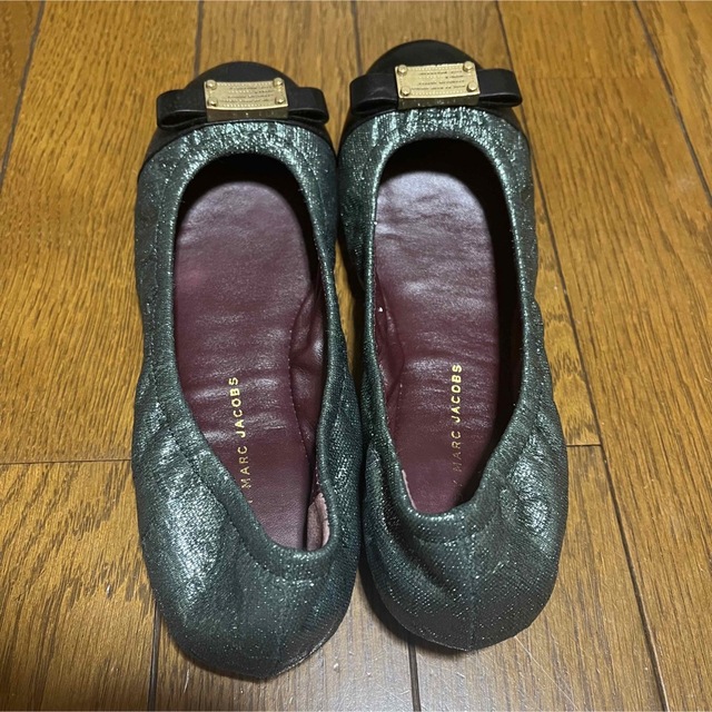 MARC BY MARC JACOBS(マークバイマークジェイコブス)のMARC BY MARCJACOBS ラメグリーン フラットシューズ レディースの靴/シューズ(バレエシューズ)の商品写真