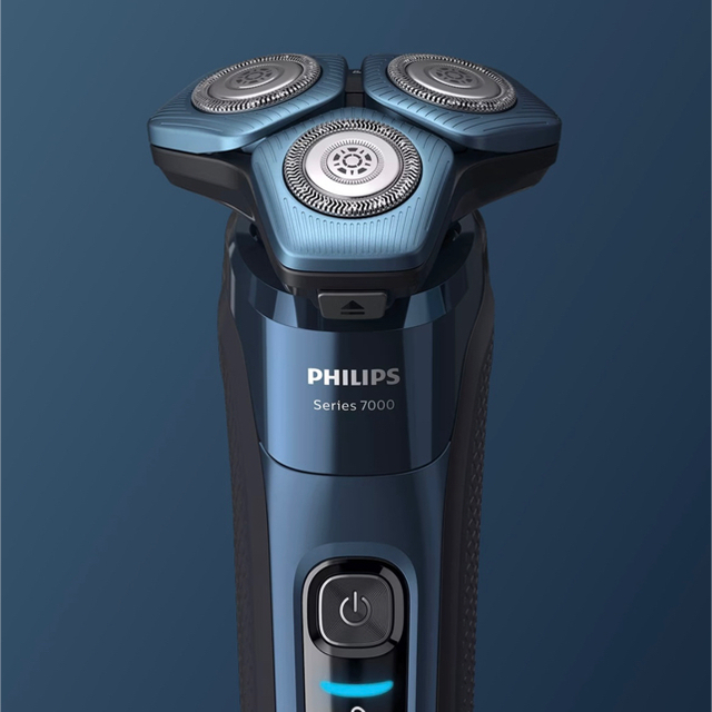 PHILIPS(フィリップス)のフィリップス　電動シェーバー　S7000 シリーズアタッチメント、洗浄機付き スマホ/家電/カメラの美容/健康(メンズシェーバー)の商品写真