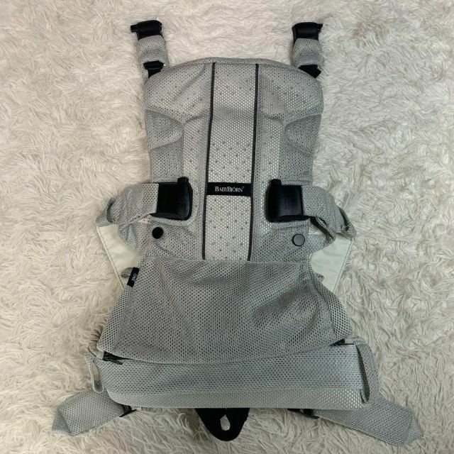 BABYBJORN(ベビービョルン)の専用 ベビービョルン BABYBJORN ワンプラスエアー 抱っこ紐 シルバー キッズ/ベビー/マタニティの外出/移動用品(抱っこひも/おんぶひも)の商品写真