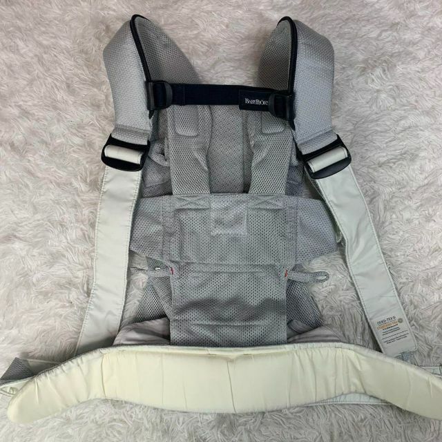 BABYBJORN(ベビービョルン)の専用 ベビービョルン BABYBJORN ワンプラスエアー 抱っこ紐 シルバー キッズ/ベビー/マタニティの外出/移動用品(抱っこひも/おんぶひも)の商品写真