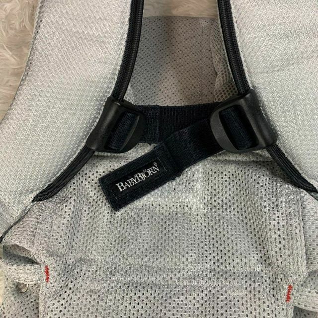 BABYBJORN(ベビービョルン)の専用 ベビービョルン BABYBJORN ワンプラスエアー 抱っこ紐 シルバー キッズ/ベビー/マタニティの外出/移動用品(抱っこひも/おんぶひも)の商品写真