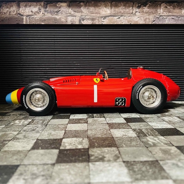 Ferrari(フェラーリ)の1/18 CMC ランチア フェラーリ D50 ロングノーズ 1956 エンタメ/ホビーのおもちゃ/ぬいぐるみ(ミニカー)の商品写真