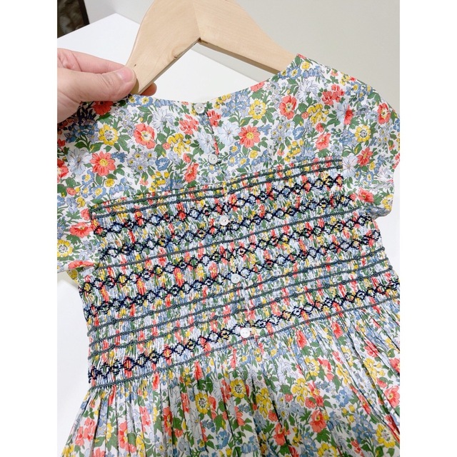 新品　贅沢　刺繍　ワンピース　ドレス　　ファミリア　好き　リバティ　風 キッズ/ベビー/マタニティのキッズ服女の子用(90cm~)(ワンピース)の商品写真