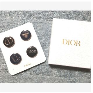 ディオール(Dior)の【Dior ディオール】ピンバッジ　ノベルティ　新品(ブローチ/コサージュ)