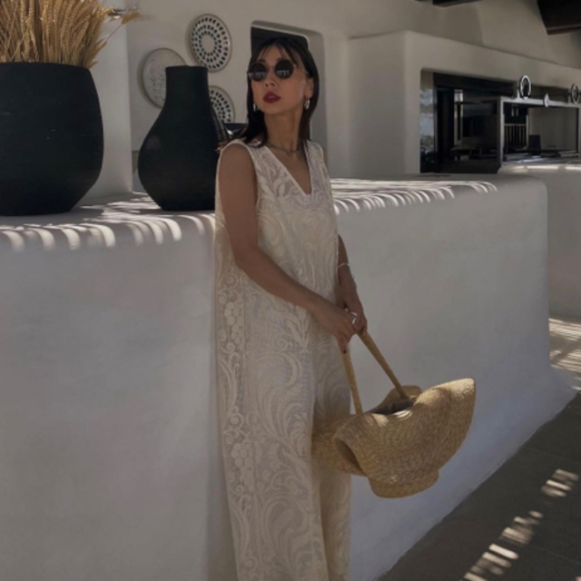 アイボリーCHLOE V NECK ROMPERS | angeloawards.com
