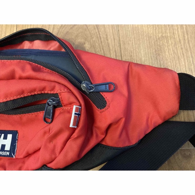 HELLY HANSEN(ヘリーハンセン)のヘリーハンセン ボディバック　赤 メンズのバッグ(ボディーバッグ)の商品写真