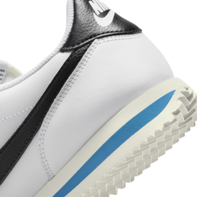 NIKE(ナイキ)のNIKE CORTEZ WHITE/BLACK/LIGHT PHOTO BLUE メンズの靴/シューズ(スニーカー)の商品写真