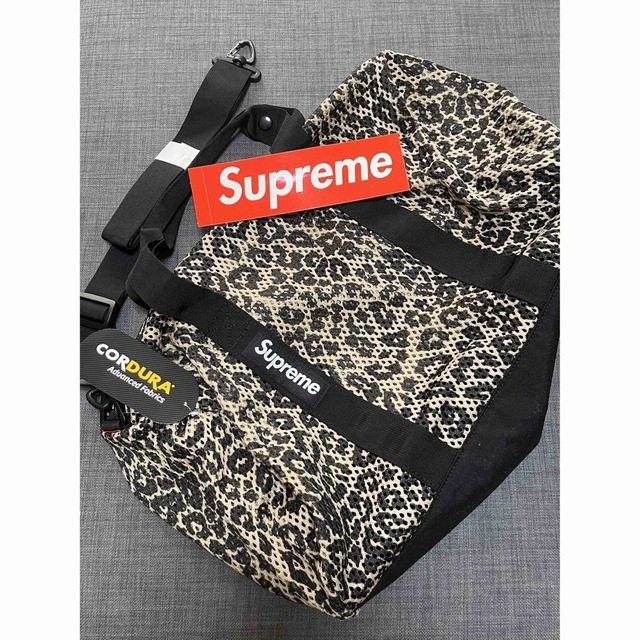 Supreme(シュプリーム)のレオパード Supreme Mesh Duffle Bag Leopard 新品 メンズのバッグ(ボストンバッグ)の商品写真