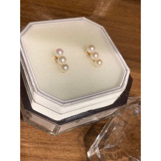 ジュエリーツツミ(JEWELRY TSUTSUMI)の早い者勝ち‼️美品‼️人気❤️K10イエローゴールド×淡水パール三連ピアス(ピアス)