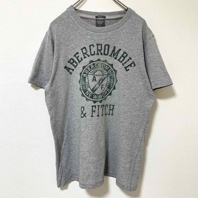 Abercrombie&Fitch(アバクロンビーアンドフィッチ)の古着感が絶妙！アバクロのシンプルロゴTシャツ(S) メンズのトップス(Tシャツ/カットソー(半袖/袖なし))の商品写真