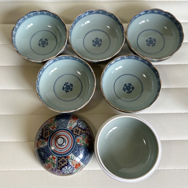有田焼 胡窯 小鉢5客と蓋物のセット 金彩古伊万里 菊紋 色絵 輪 有田焼 胡窯 小鉢5客と蓋物のセット 金彩古伊万里 菊紋 色絵 輪