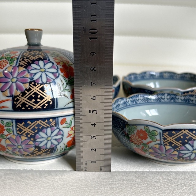 有田焼 胡窯 小鉢5客と蓋物のセット 金彩古伊万里 菊紋 色絵 輪 有田焼 胡窯 小鉢5客と蓋物のセット 金彩古伊万里 菊紋 色絵 輪