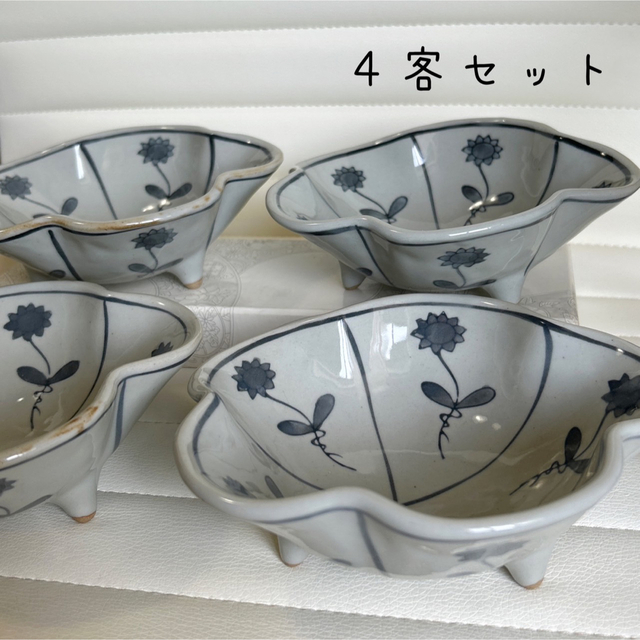 楽々庵 間取草花 三つ足高台花形小鉢 4枚セット 中鉢 取り皿 深 楽々庵 間取草花 三つ足高台花形小鉢 4枚セット 中鉢 取り皿 深