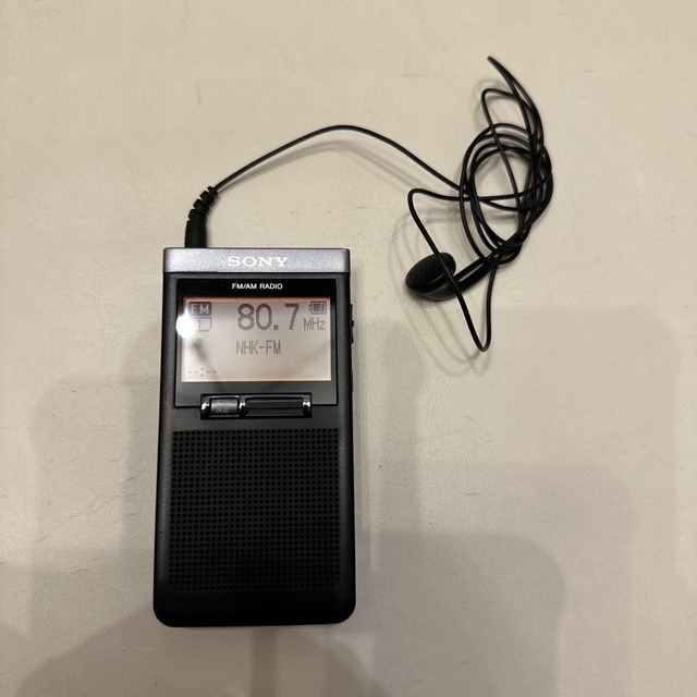 SONY(ソニー)のRitsu様専用　ソニー　SRF-T355  ポケットラジオ スマホ/家電/カメラのオーディオ機器(ラジオ)の商品写真