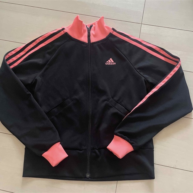 adidas(アディダス)のジャージ150 キッズ/ベビー/マタニティのキッズ服女の子用(90cm~)(ジャケット/上着)の商品写真