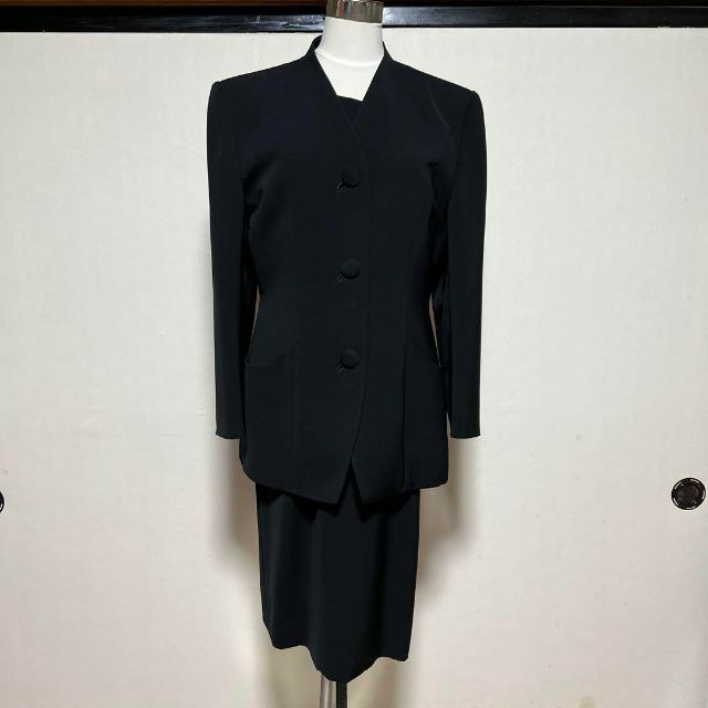 美品Akiブラックフォーマルスーツ 11号 礼服冠婚葬祭の通販 by スーツ