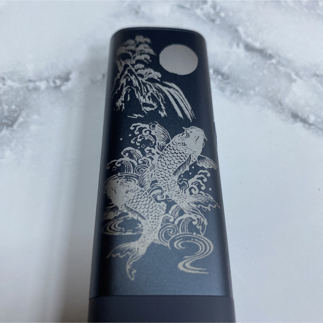 IQOS - iQOS ILUMA ONE イルマワン レーザー加工 鯉 滝登り 水墨画 黒