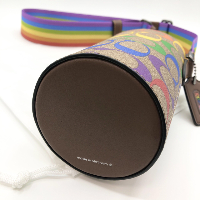 【COACH☆新品】ウォーター ボトル クロスボディ レインボー !カーキ!