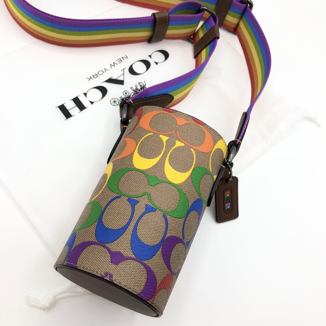 【COACH☆新品】ウォーター ボトル クロスボディ レインボー !カーキ! | フリマアプリ ラクマ