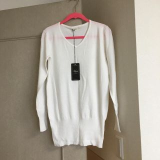 新品 Vネックニット(ニット/セーター)