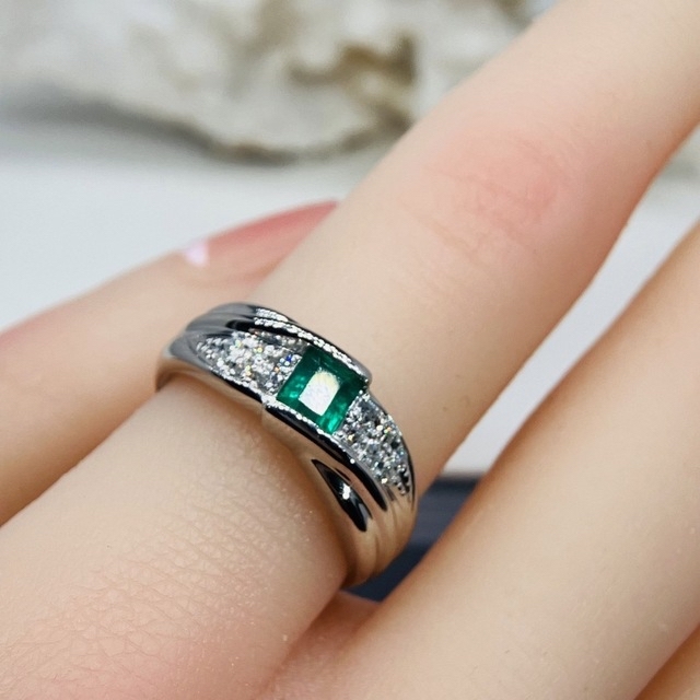 【K18 / D0.02ct】指輪 リング エメラルド ダイヤ 綺麗