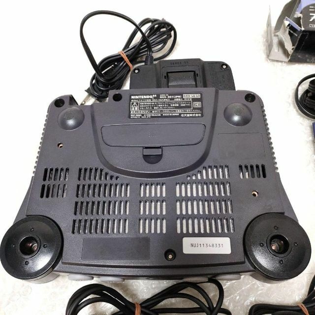 NINTENDO 64 本体　正規コントローラー2個セット 3